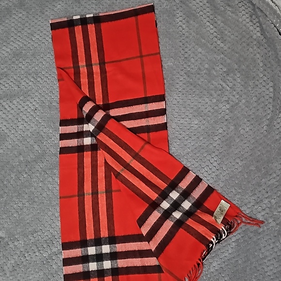 ❤️Burberry Scarf - Picture 2 of 4